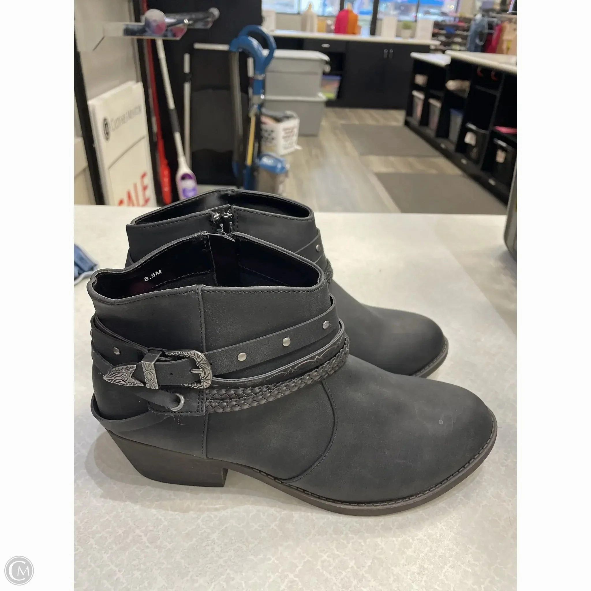 Boots Ankle Heels By Clothes Mentor In Black, Size: 8.5