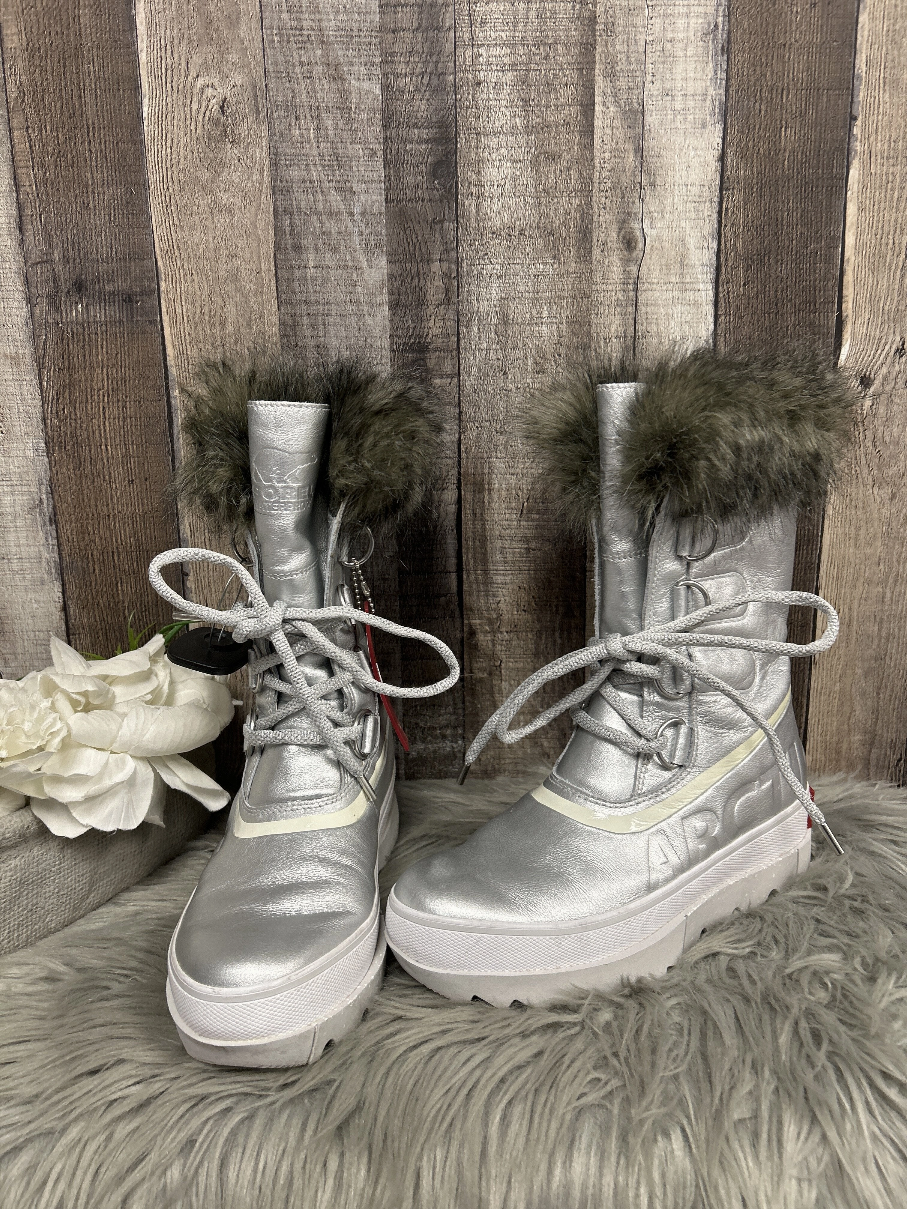 Boots Snow By Sorel  Size: 8.5