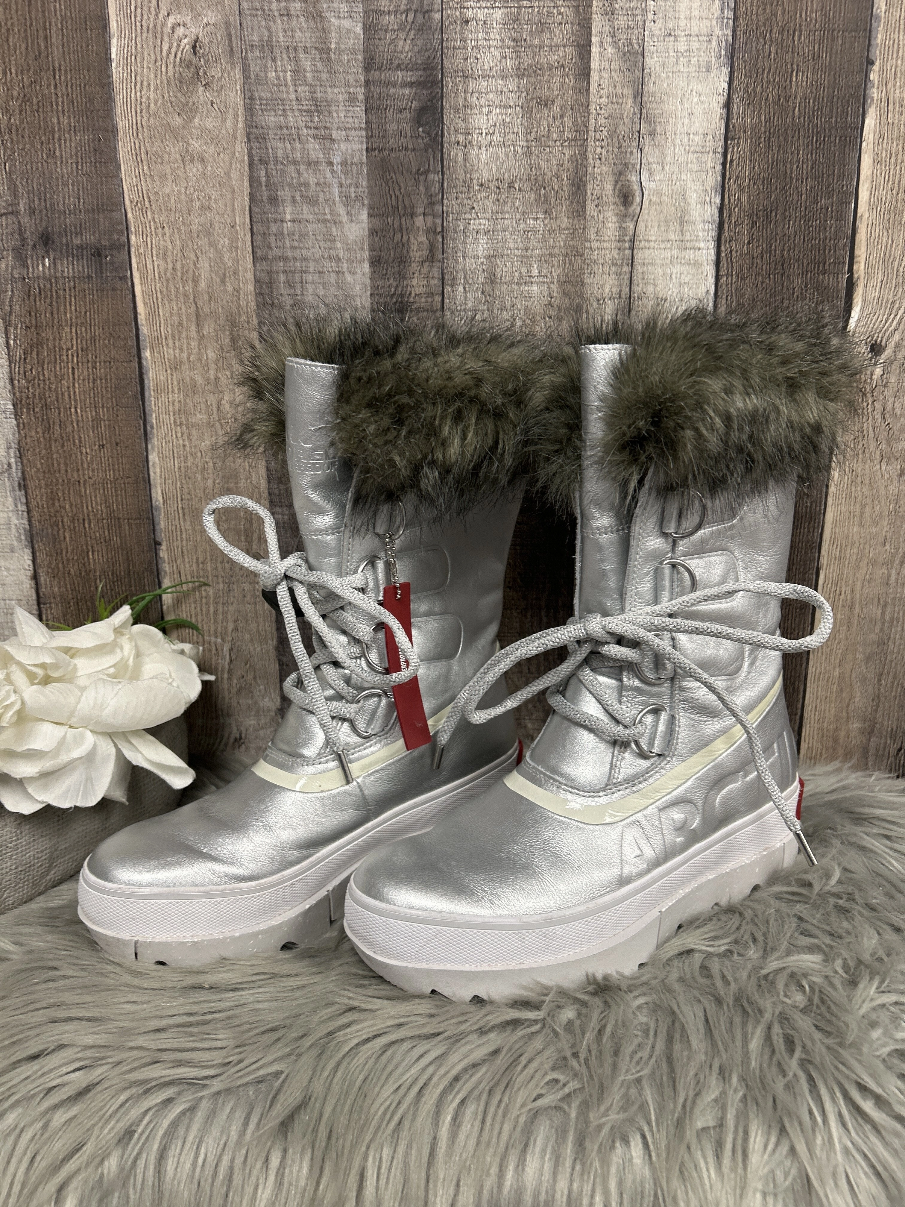 Boots Snow By Sorel  Size: 8.5