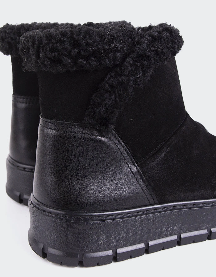 Primord Black Suede